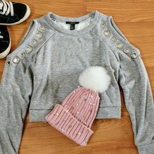 🆑WKND SALE!✨F21✨Cropped cold shoulder sweater.
